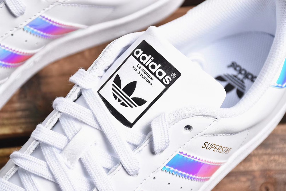 adidas贝壳头镭射