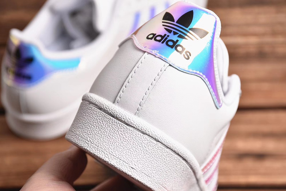 adidas贝壳头镭射